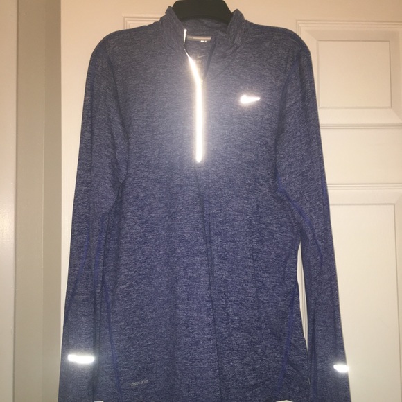 Women’s size large blue Nike 1/2 zip pullover - Picture 3 of 5